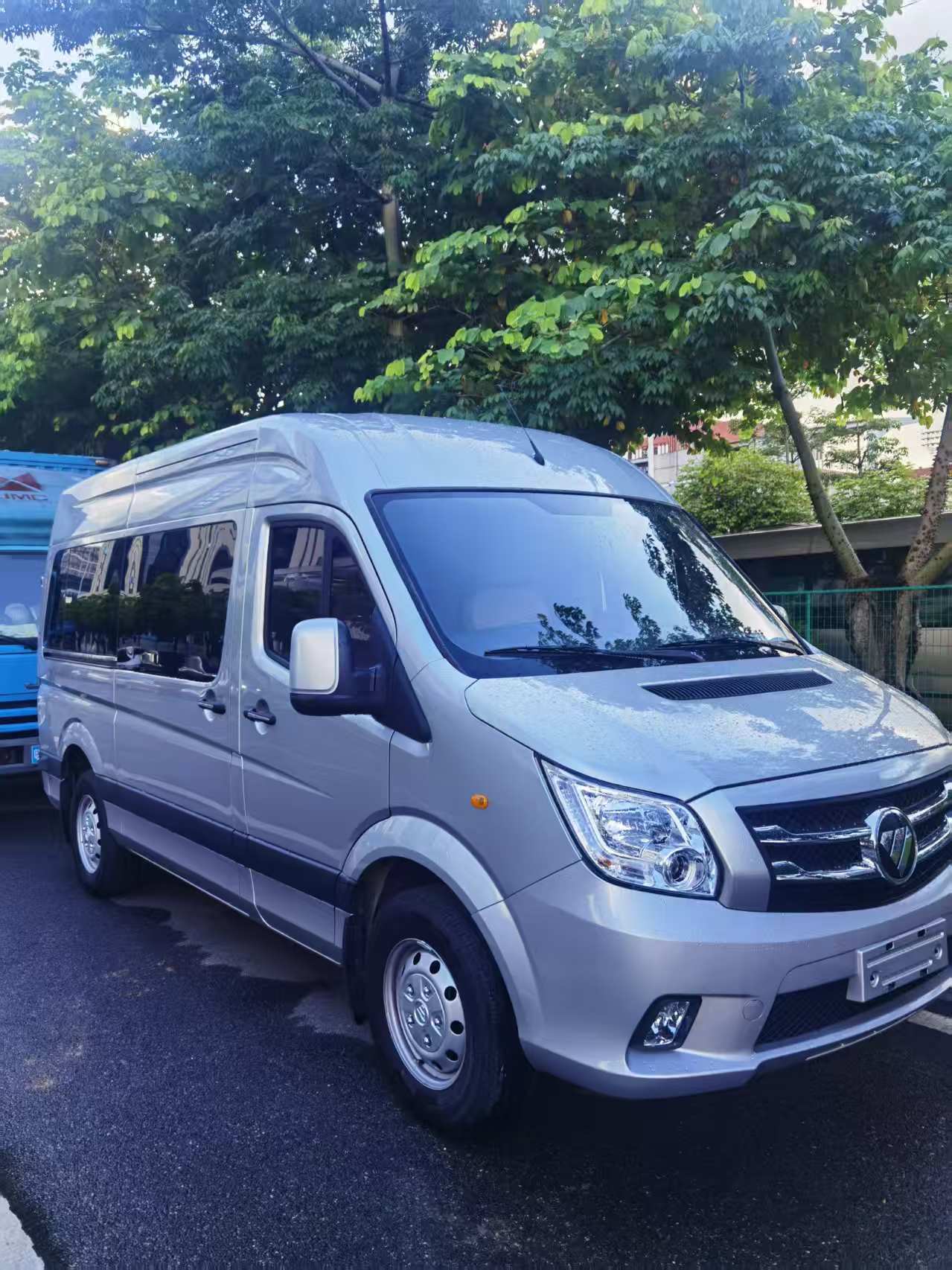 广州租9座车